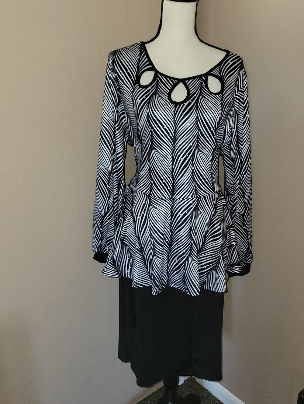 Black & White Keyhole Peplum Long-Sleeve Top And Skirt